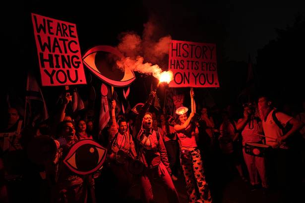 Fascismo y democracia:&nbsp;el gusano en la manzana