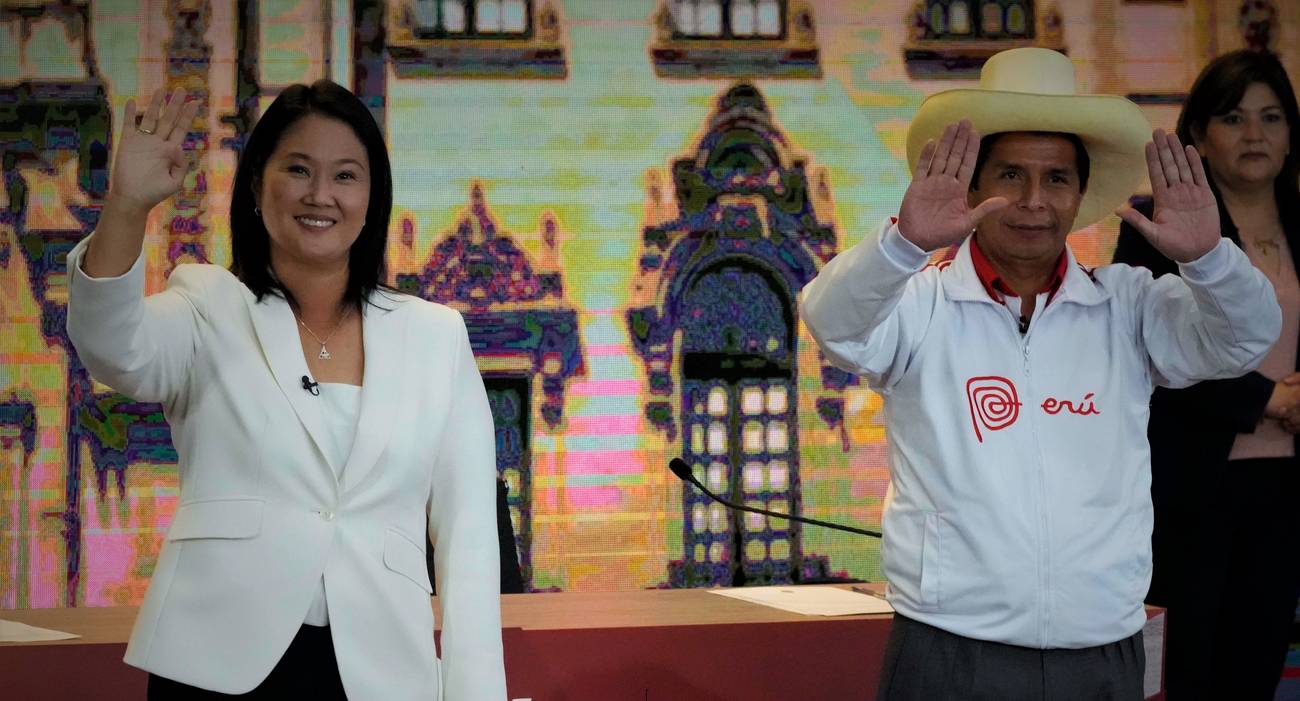 <p>Dos fantasmas recorren Perú</p>