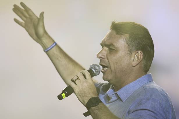 <p>Flávio o el mito de un «Bolsonaro moderado»</p>