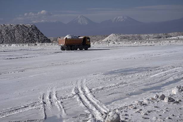 Las fronteras&nbsp;latinoamericanas&nbsp;del litio  Espejismos, guerras y desfosilización