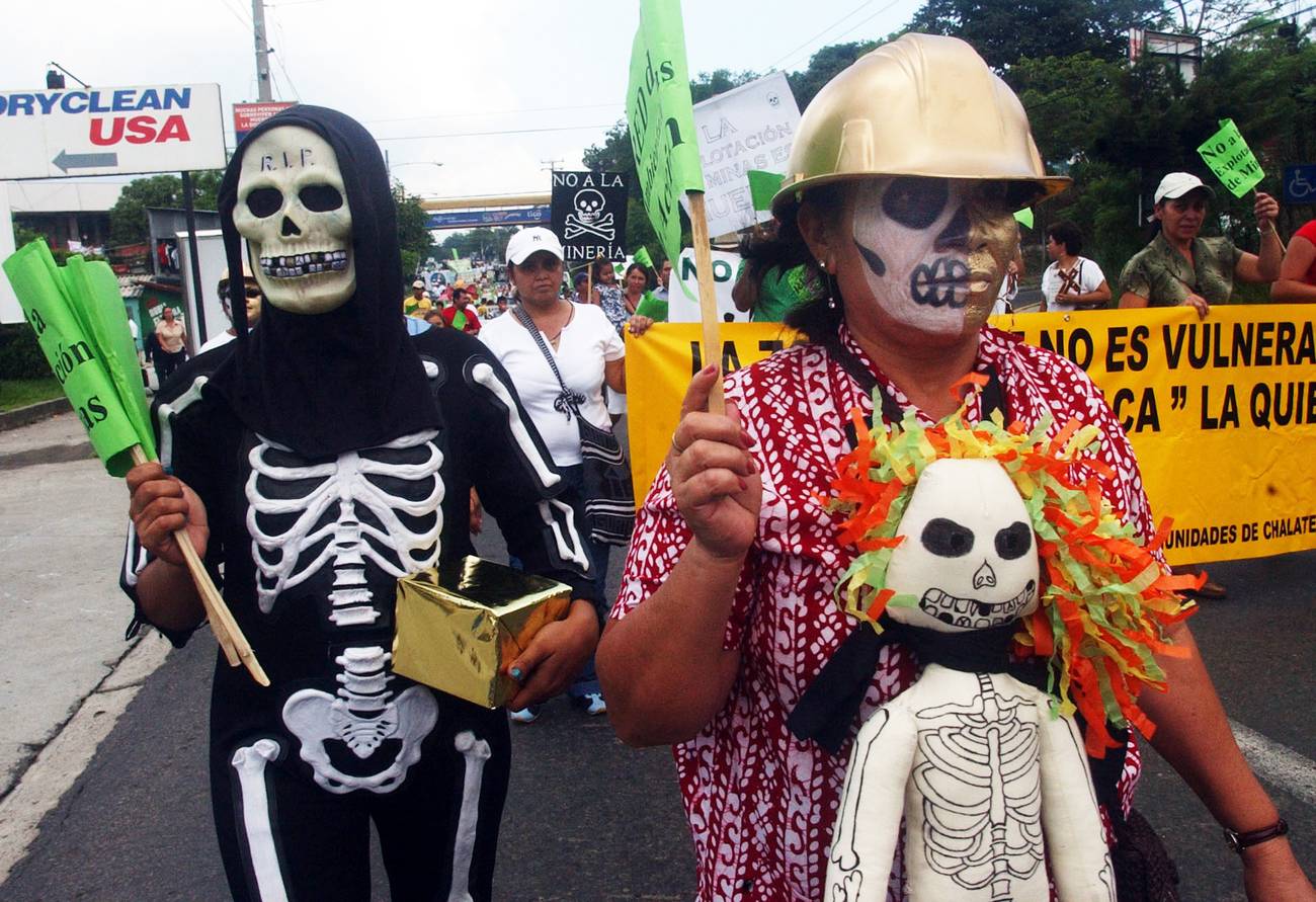 <p>Adiós, extractivistas</p>  Entrevista a Edgardo Mira