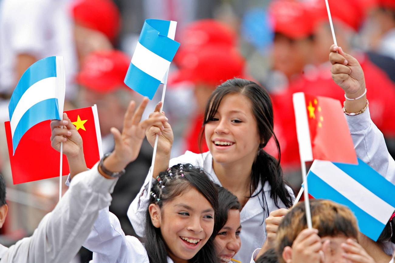 Política china en el Río de la Plata  ¿Asociación estratégica o nueva dependencia?