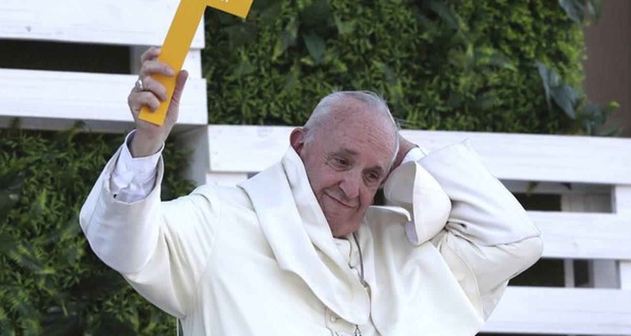 Crise de legitimidade nas democracias e religiões  Reflexões a partir da visita do papa Francisco ao Chile