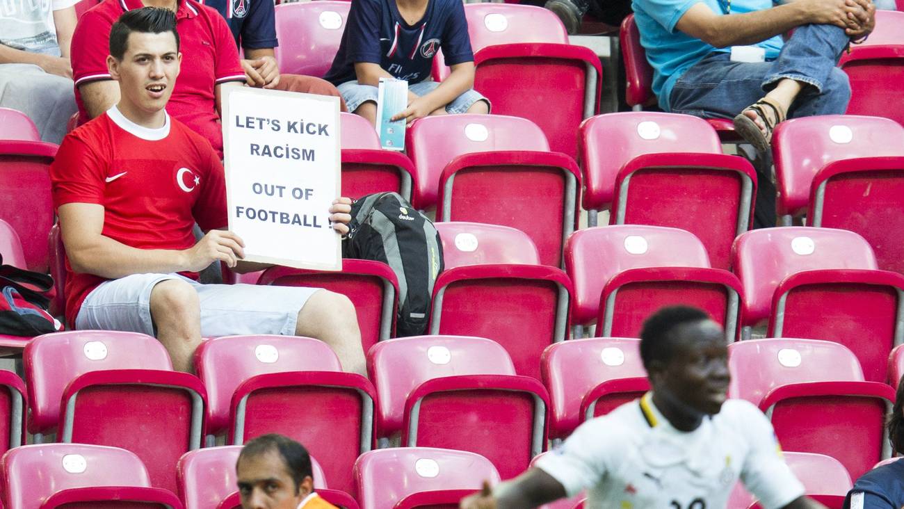 <p>Fútbol, xenofobia, racismo, discriminación y algunas manchas más del tigre</p>