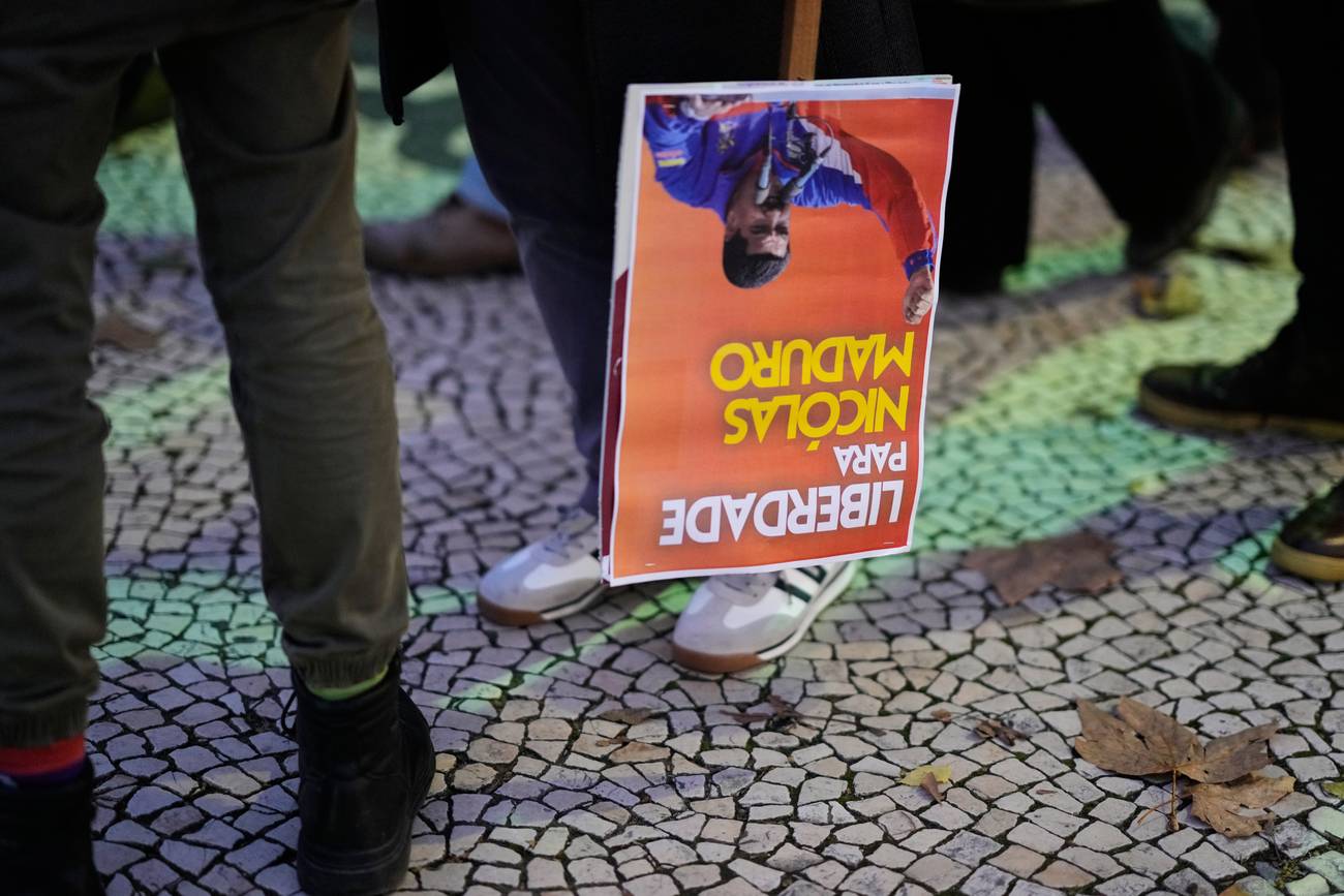 <p>El cambio de régimen perfecto</p>  ¿Del autoritarismo al neocolonialismo?