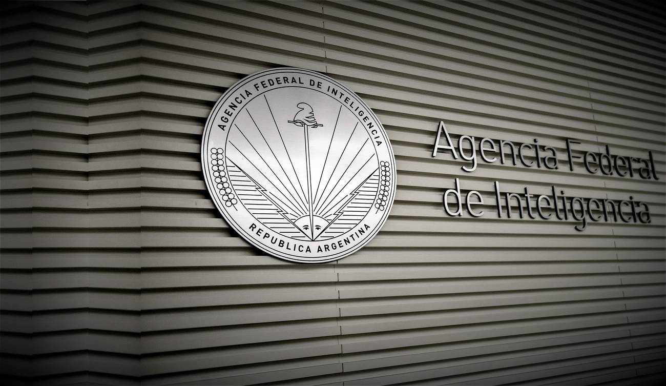 En las cloacas&nbsp;de la política  Politización y cuentapropismo de la inteligencia argentina