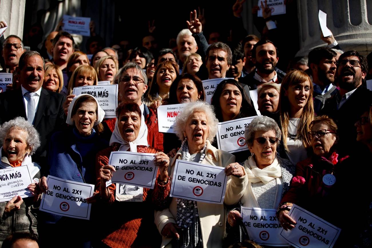 <p>¿Justicia para represores y genocidas?</p>  Entrevista a Luciana Bertoia