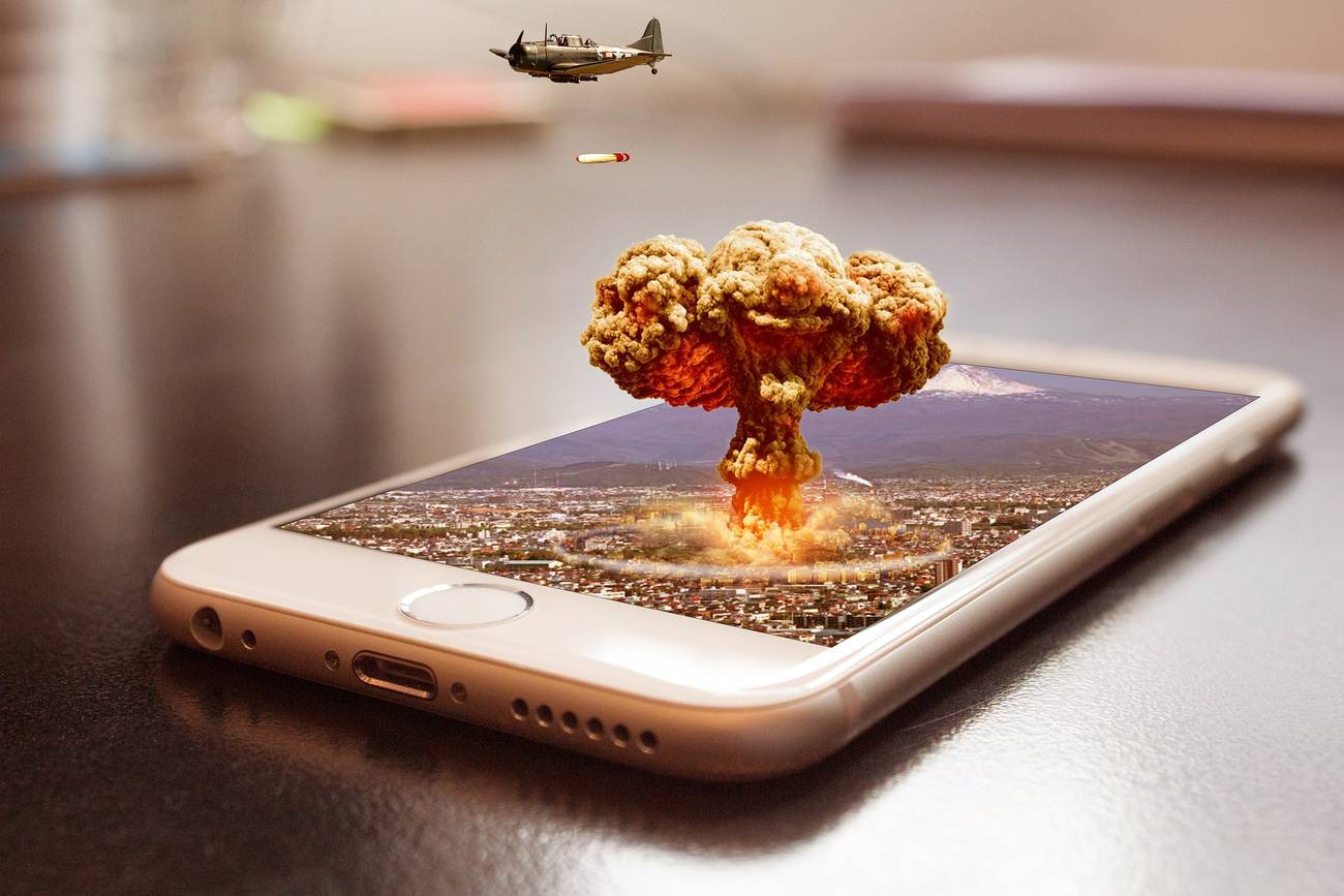 <p>La otra guerra: entre el&nbsp;tecnoautoritarismo y el capitalismo de vigilancia</p>