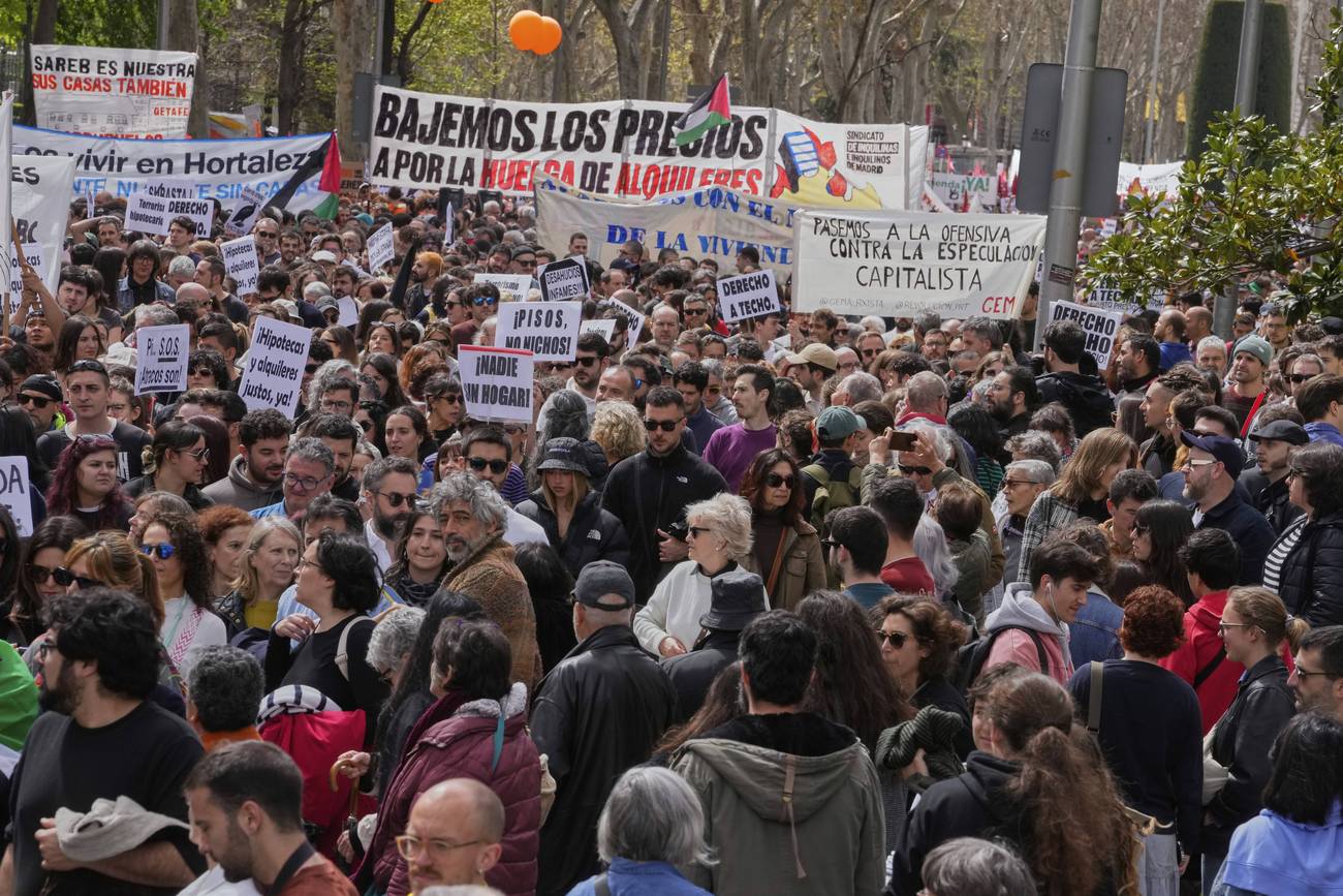 <p>«Fuera los fondos buitre de nuestros barrios»: la nueva ola de luchas inquilinarias</p>  Entrevista a Hannes Rolf