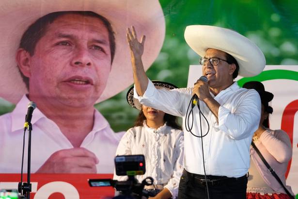 <p>Keiko Fujimori contra Roberto Sánchez</p>  El balotaje que vuelve a agitar Perú