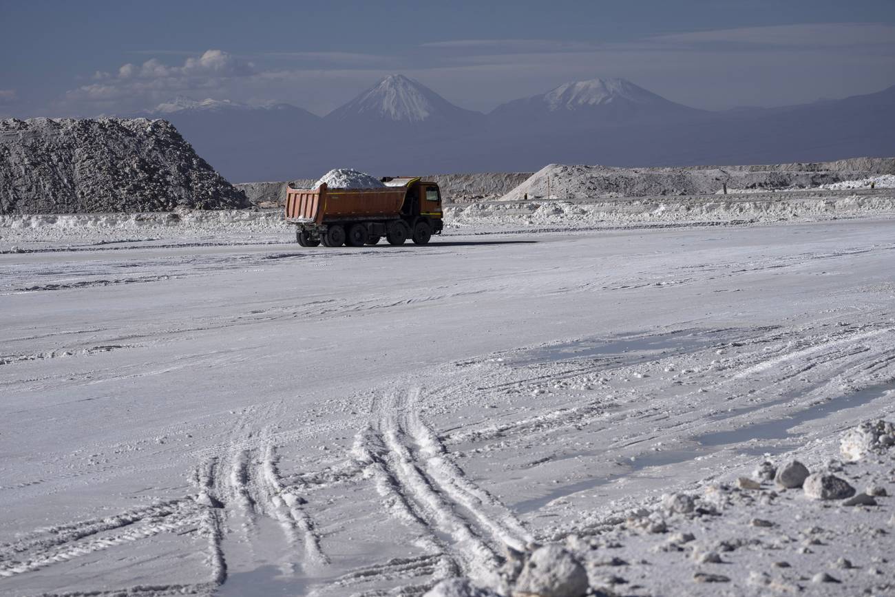 Las fronteras&nbsp;latinoamericanas&nbsp;del litio  Espejismos, guerras y desfosilización