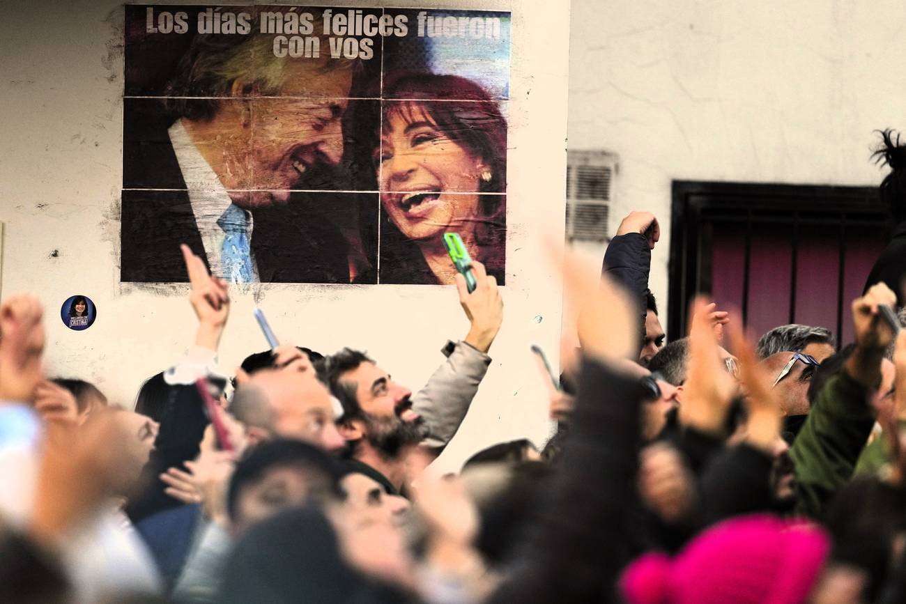 <p>¿Hacer al peronismo grande otra vez?</p>  Entre las fracturas internas y las «nuevas canciones»