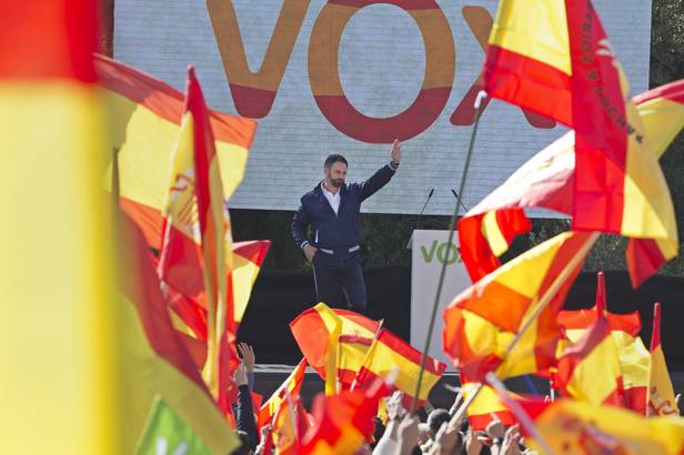 <p>¿Falangistas contra neoliberales?</p>  Los vaivenes de Vox, entre el auge y la crisis