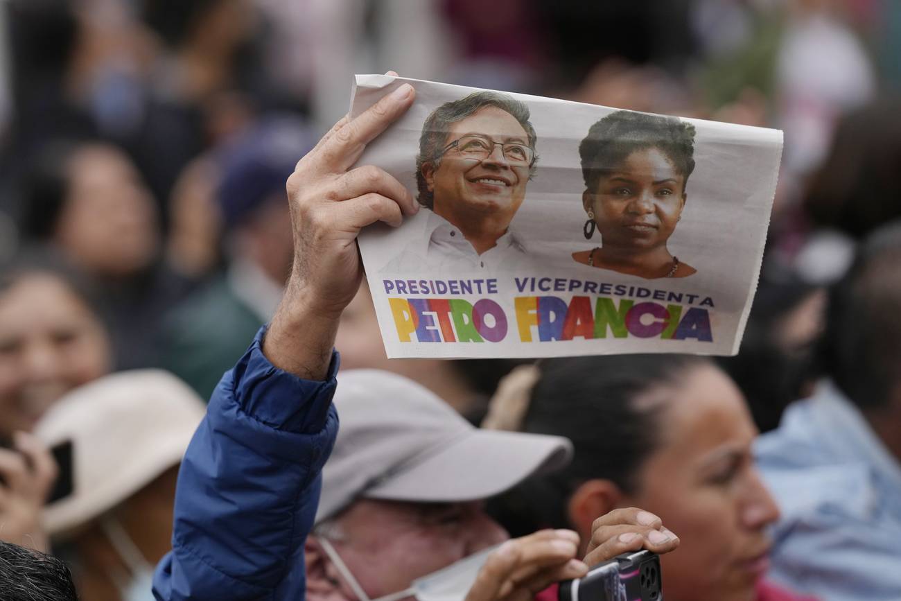 <p><strong>Gustavo Petro en busca del milagro</strong></p>