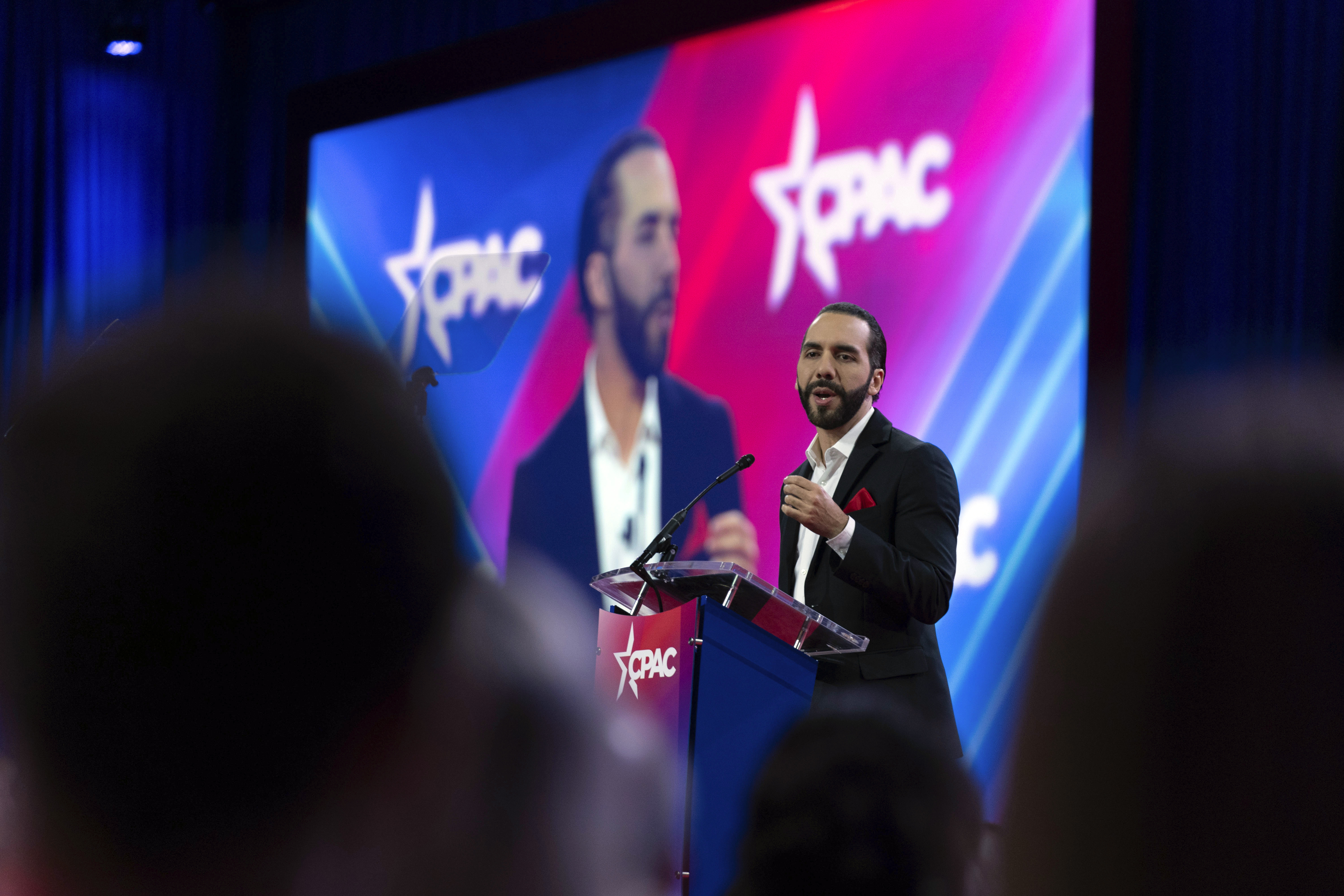 <p>El curioso caso de los «enchufados» de Bukele</p>