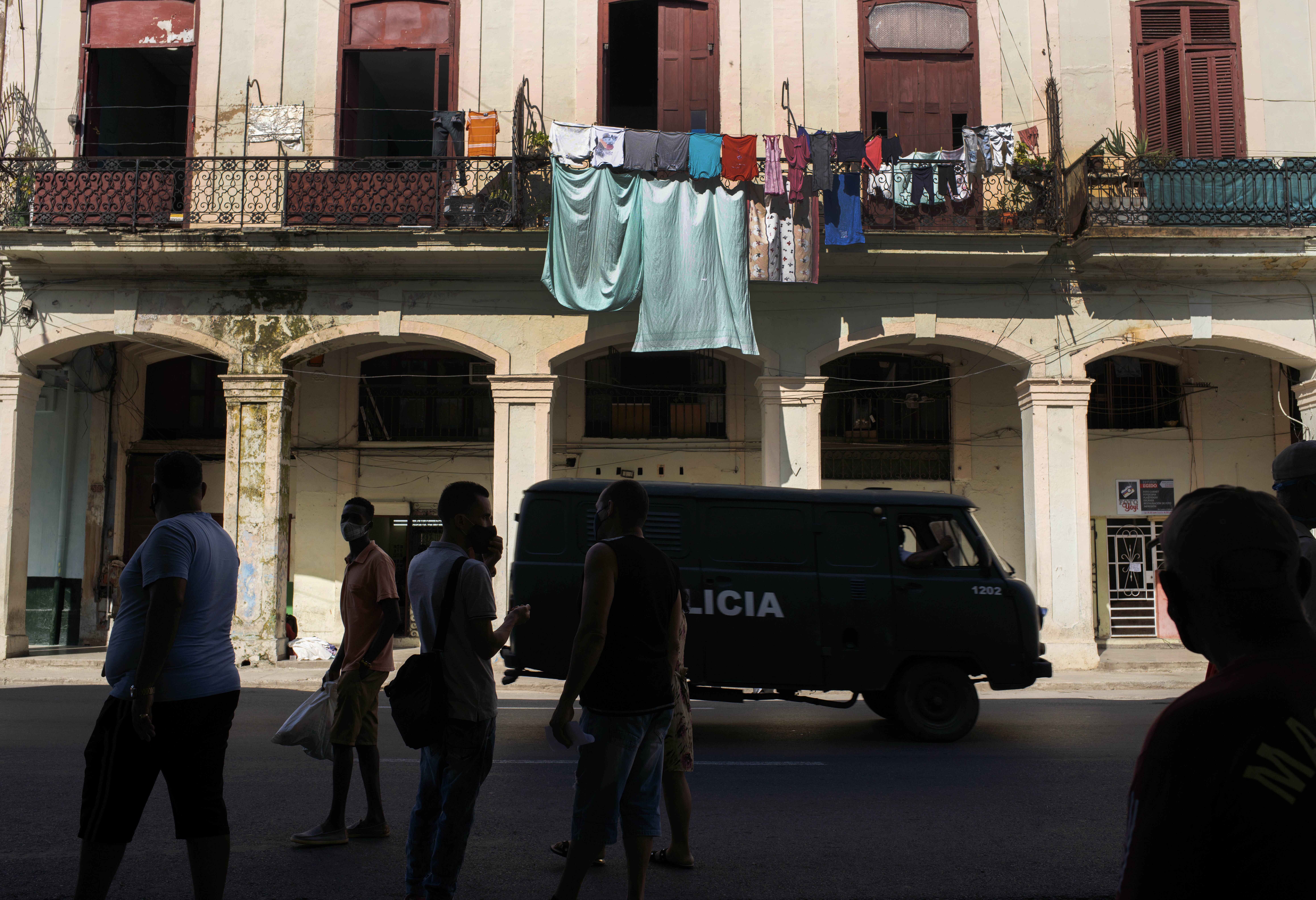 El pueblo, el gobierno y las realidades paralelas en Cuba