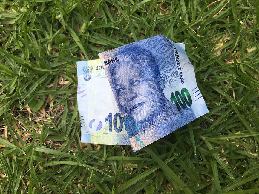 Los capitales se fugan, el desarrollo no llega La estafa del crimen financiero en África