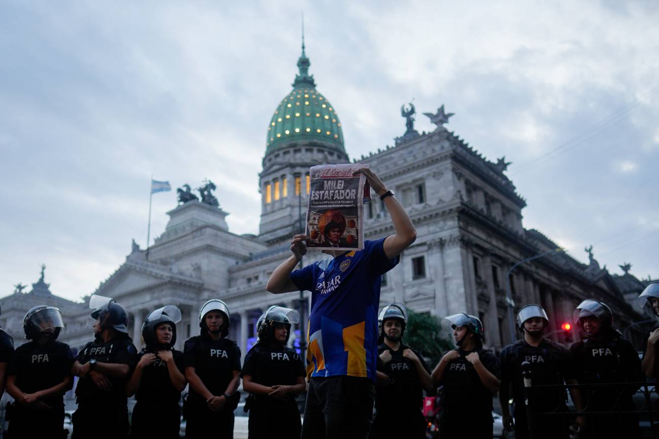 <p>Argentina bajo el experimento «libertario» de Milei</p> Entrevista a Noelia Barral Grigera y Sebastián Lacunza