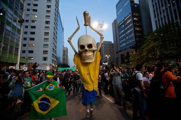 Encrucijadas brasileñas: entre protestas, procesos y elecciones