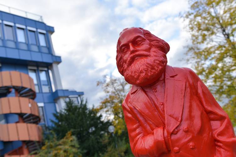 La ruptura epistemológica de Marx  Más allá de la «buena» y la «mala» economía política