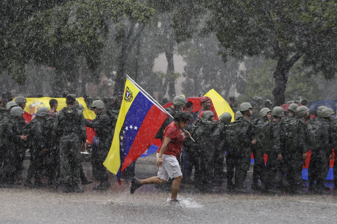 Los militares en la política y la economía de Venezuela