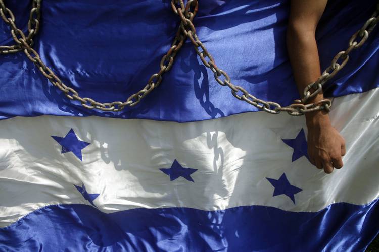 <p>Honduras: entre la corrupción y el fraude</p>  Entrevista a Hugo Noé Pino