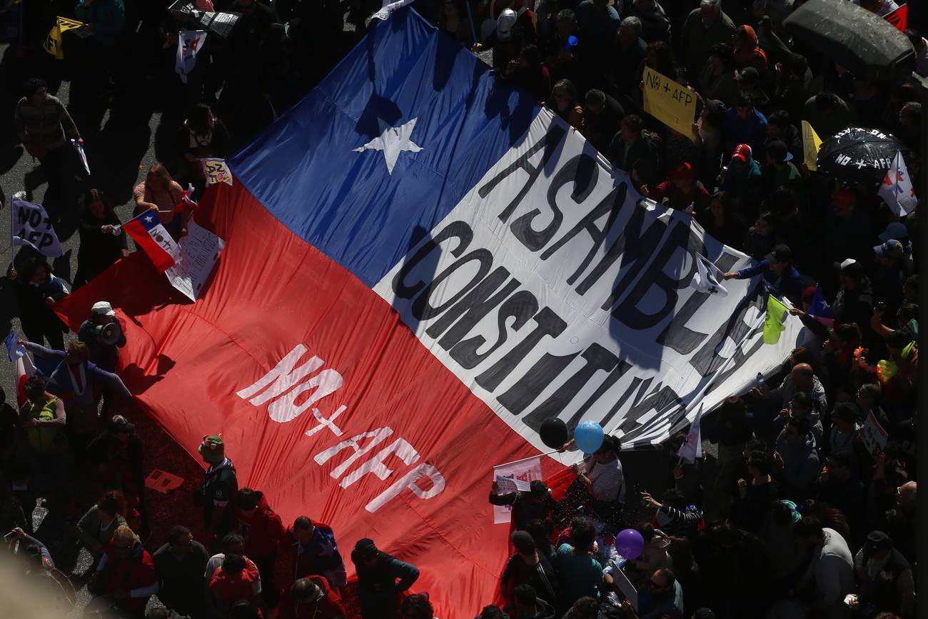 <p>«La izquierda chilena vive una crisis. No hemos sido capaces de disciplinar el mercado y transitamos un fracaso político cultural»</p>  Entrevista a Carlos Ominami