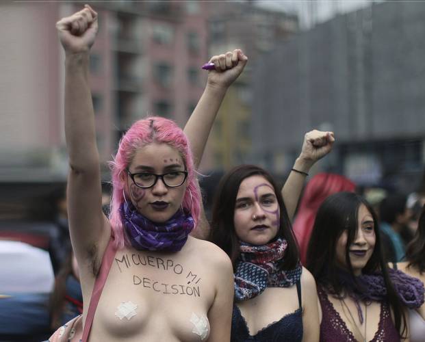 <p>Chile: una ola violeta contra el conservadurismo</p>  El nuevo movimiento feminista en Chile