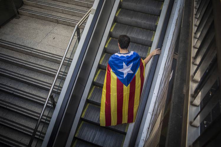 <p>Nace la República (unilateral) de Cataluña</p>