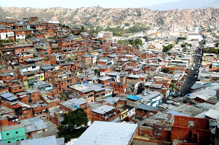 <p>Venezuela: ¿por qué no «bajan» de los cerros?</p>  Entrevista a Alejandro Velasco
