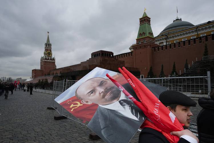 <p>Cómo la guerra de Putin divide a la diáspora comunista</p>
