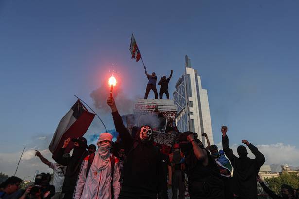 Chile, la política y la calle  Dinámicas de una politización antipartidista