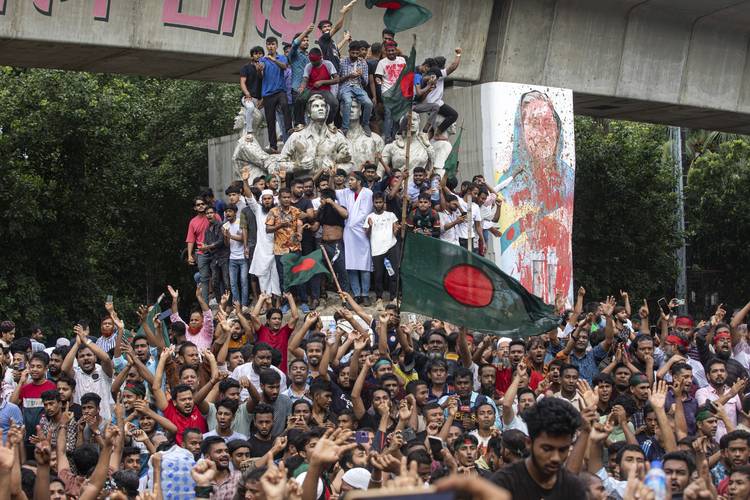 <p>Cómo los estudiantes de Bangladesh derrocaron a la Dama de Hierro de Asia</p>