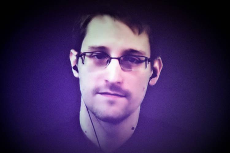 <p>El hombre de la vigilancia permanente</p>  Sobre la autobiografía de Edward Snowden